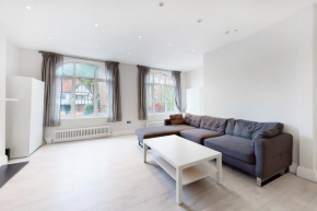 Modern 3 Bed Apartment in Hampstead